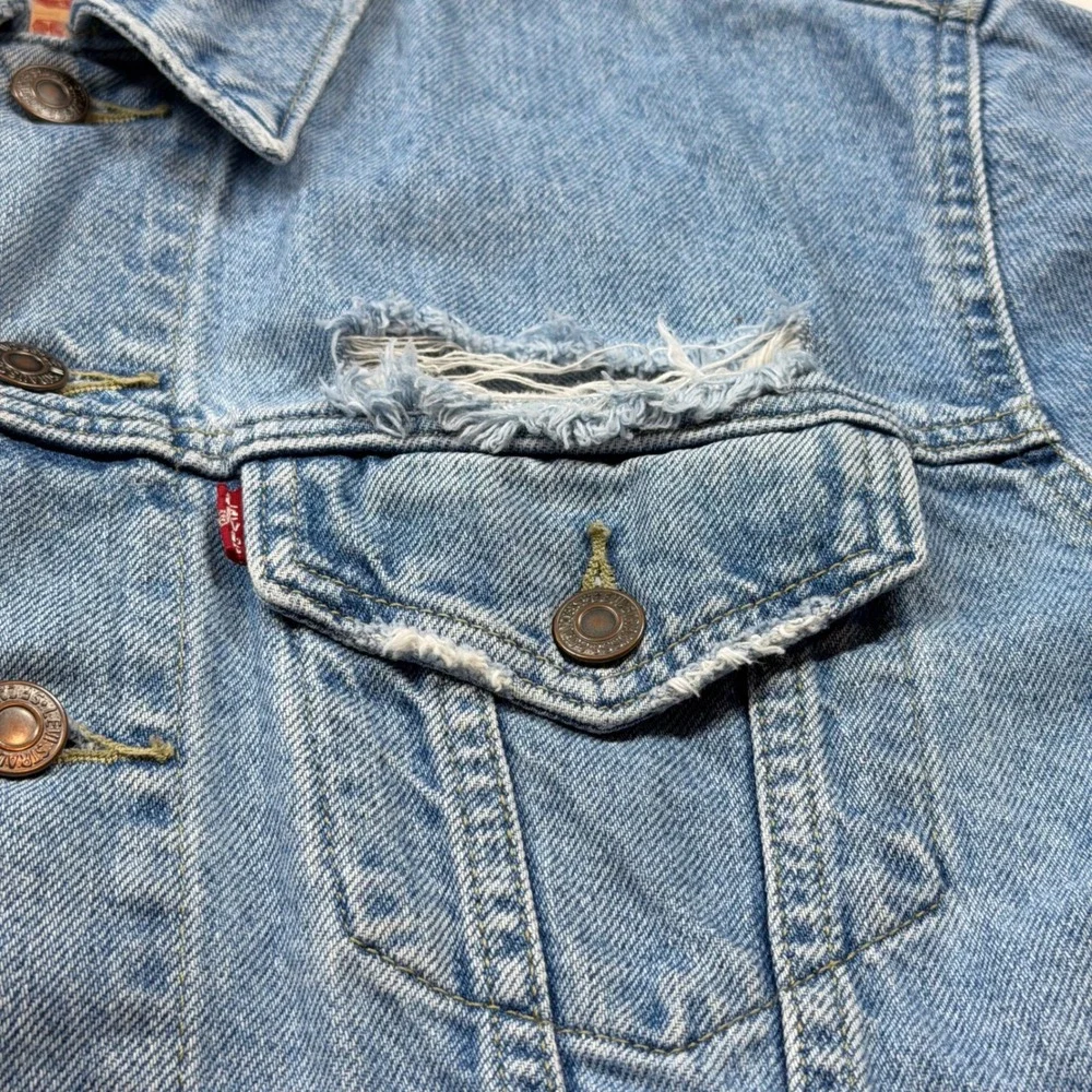 Levis Trucker Jacket Mens M Light Blue Distressed Denim PC9-29944-0164 Good‎ - Picture 8 of 16